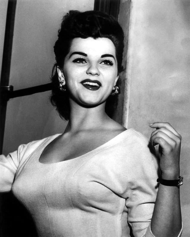 Lisa Gaye: Life Story and Glamorous Photos from her Early Life and Career