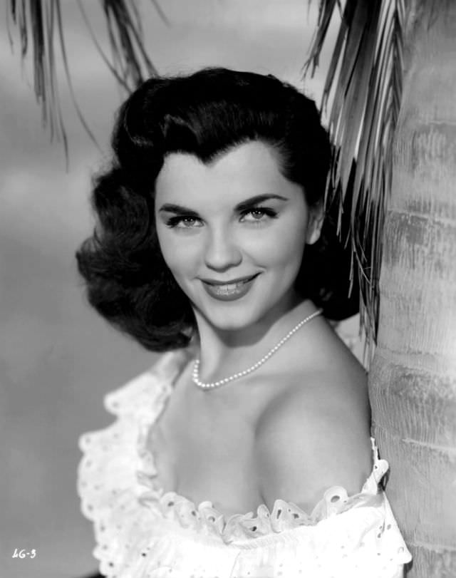 Lisa Gaye: Life Story and Glamorous Photos from her Early Life and Career