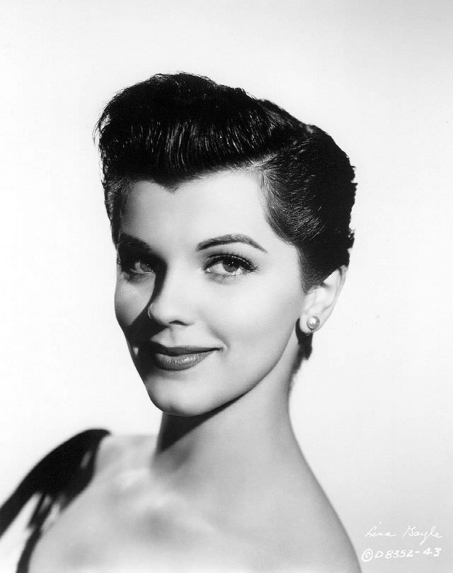 Lisa Gaye posing by a tree.