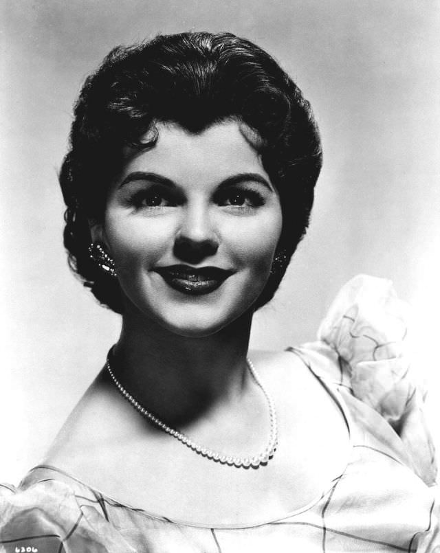 Lisa Gaye: Life Story and Glamorous Photos from her Early Life and Career