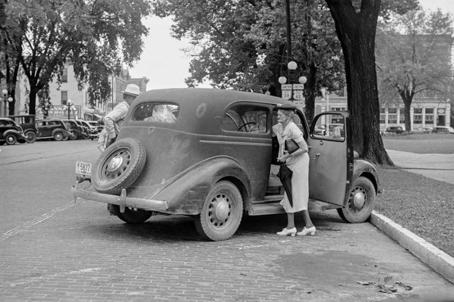 Rare Historical Photos of London, Ohio During the Great Depression, 1938