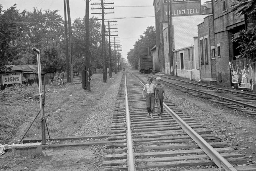 Rare Historical Photos of London, Ohio During the Great Depression, 1938