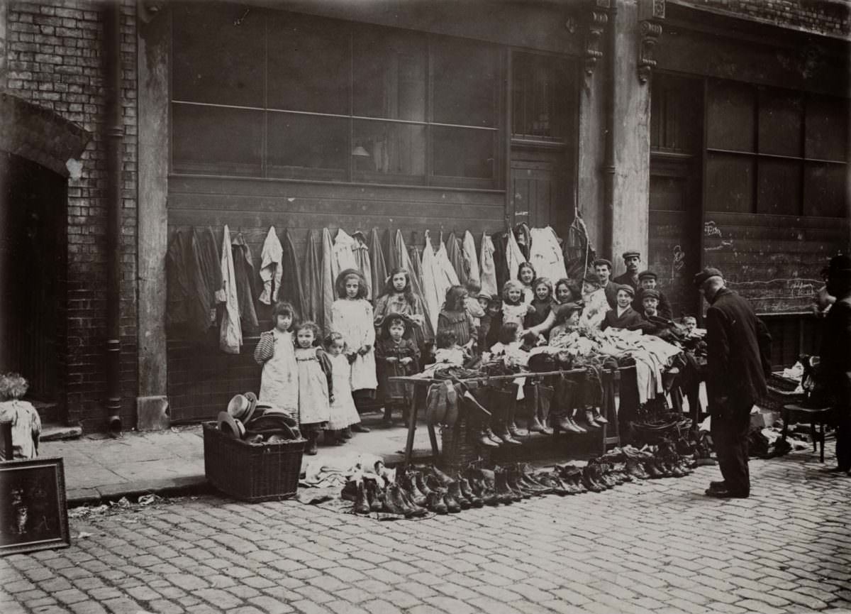 A shop where old clothes are sold.