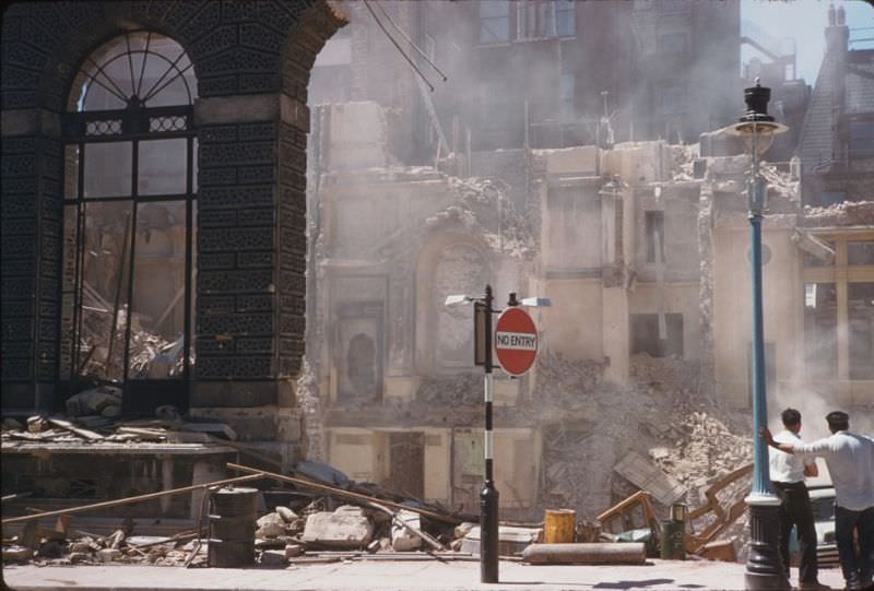 The Army and Navy Club on St James's Square being demolished.