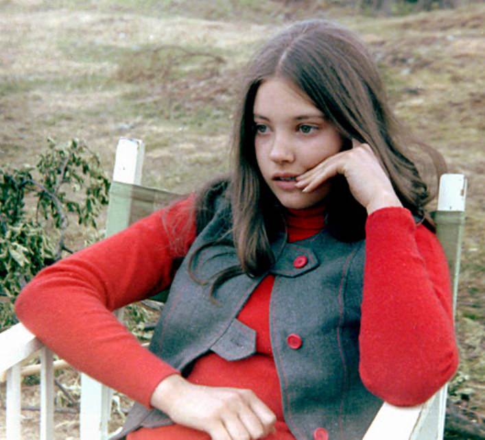 Lynne Frederick on the chair, 1970.