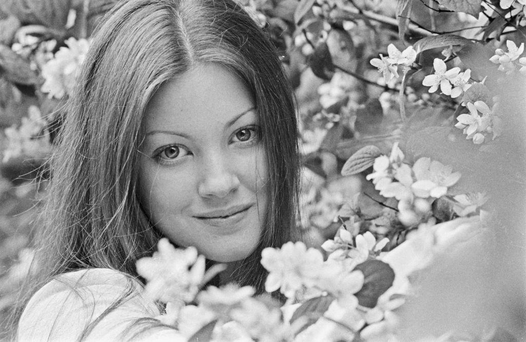 Lynne Frederick photographed in the garden, 1972.