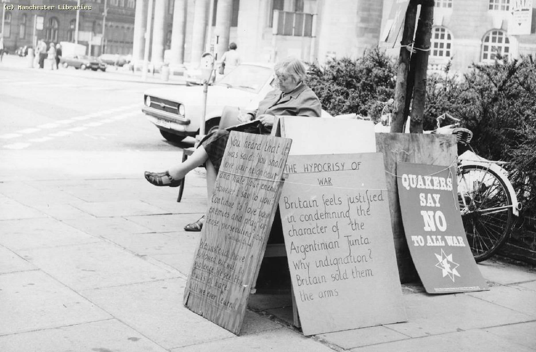 Mosley Street Gardens, vigil for peace