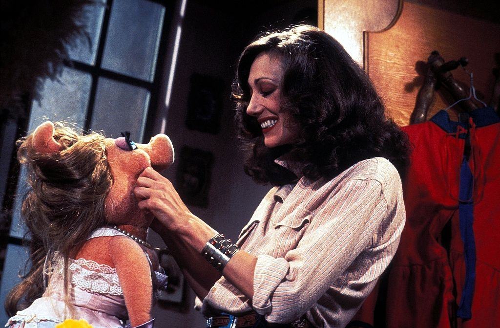 Marisa Berenson with Muppet Show character Miss Piggy during filming of The Muppet Show in 1978.