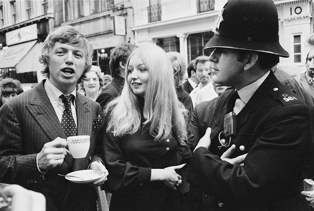 Mary Hopkin with Tommy Steele in Whittington at the London Palladium, London, 1969.