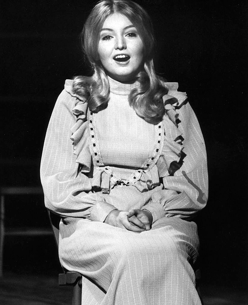 Mary Hopkin sitting on the chair, 1969.