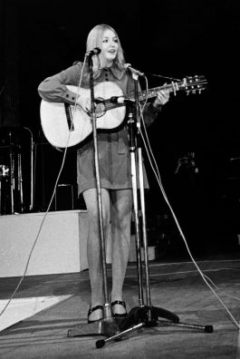 Mary Hopkin: Story and Beautiful Photos of Welsh Singer who sang ‘Those