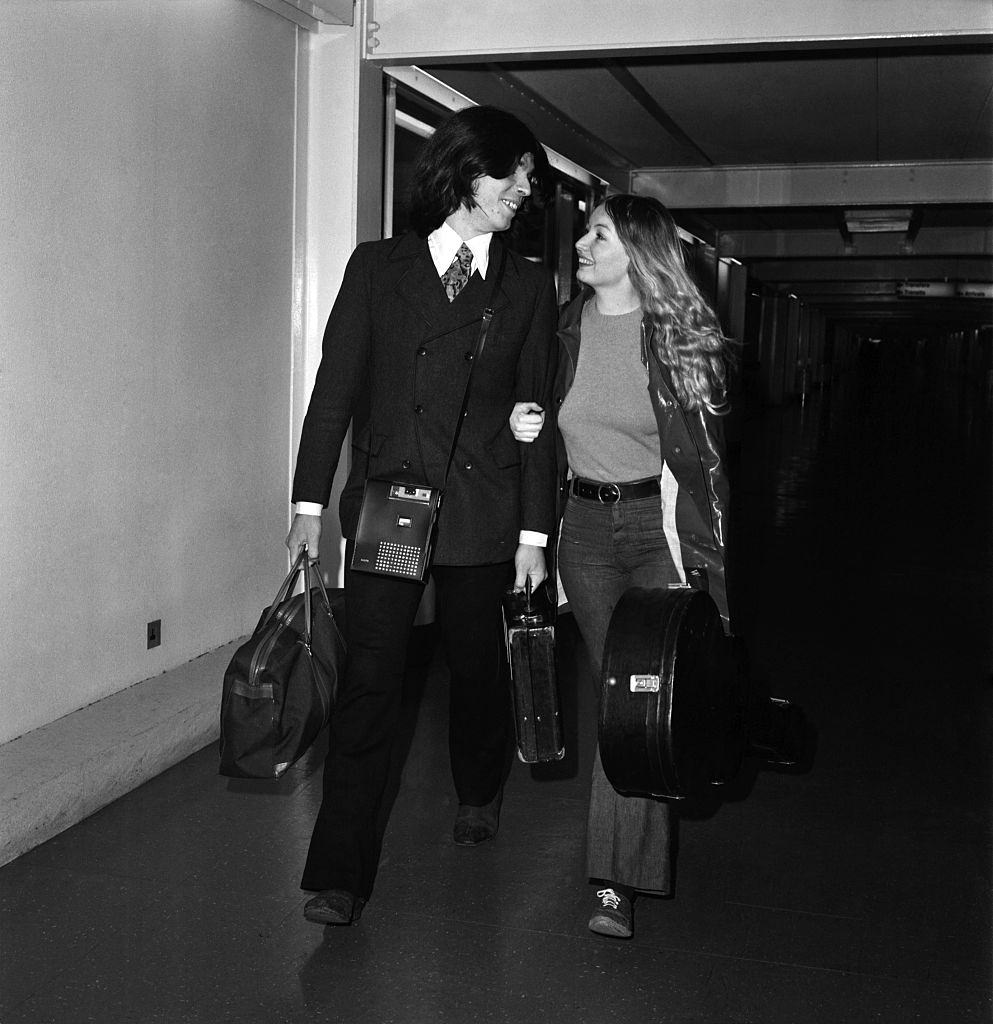 Mary Hopkin with her husband Tony Visconti, 1972.