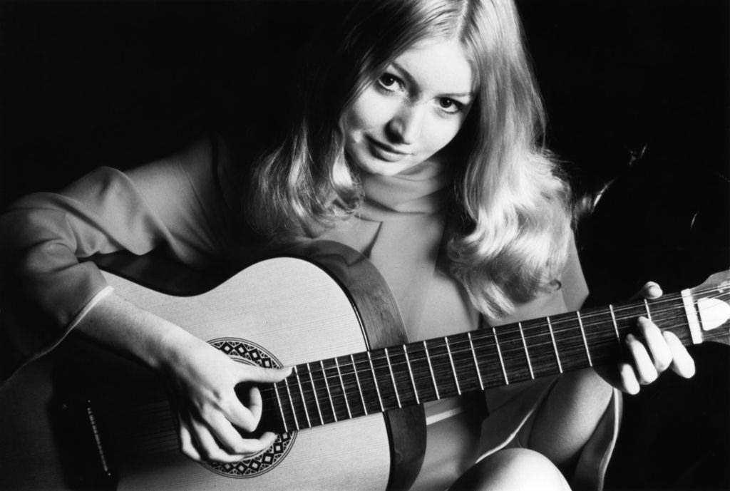 Mary Hopkin with a guitar, 1960s.