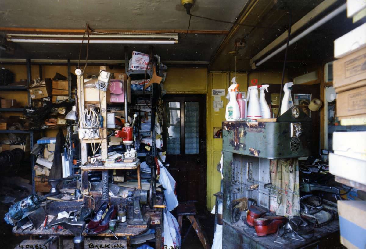 Shoe Repairs, Barking Road, Plaistow, Newham, 1991