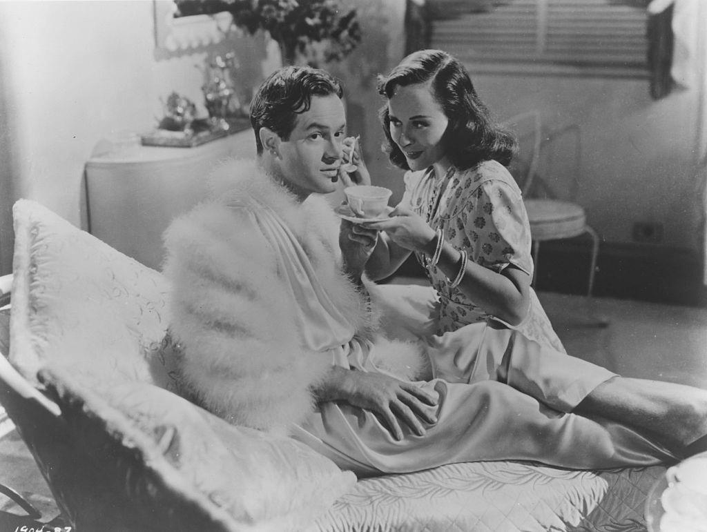 Paulette Godard with Bob Hope on the set of 'The Cat and the Canary', 1939.