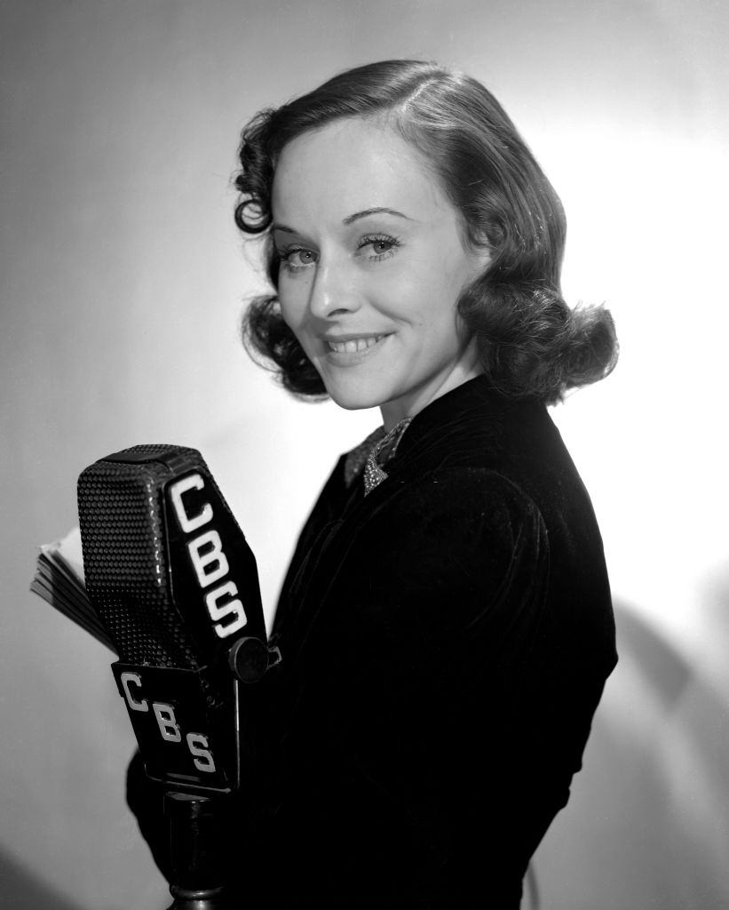 Paulette Goddard at the Lux Radio Theater, 1939.