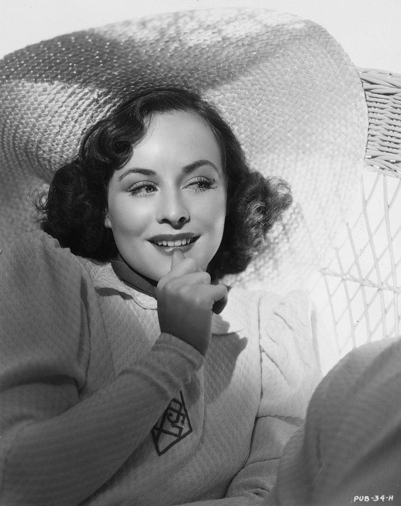 Paulette Goddard wearing a broad-brimmed straw hat, 1940.