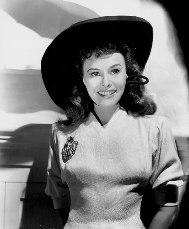 Paulette Goddard wearing a wide brimmed hat, 1940.