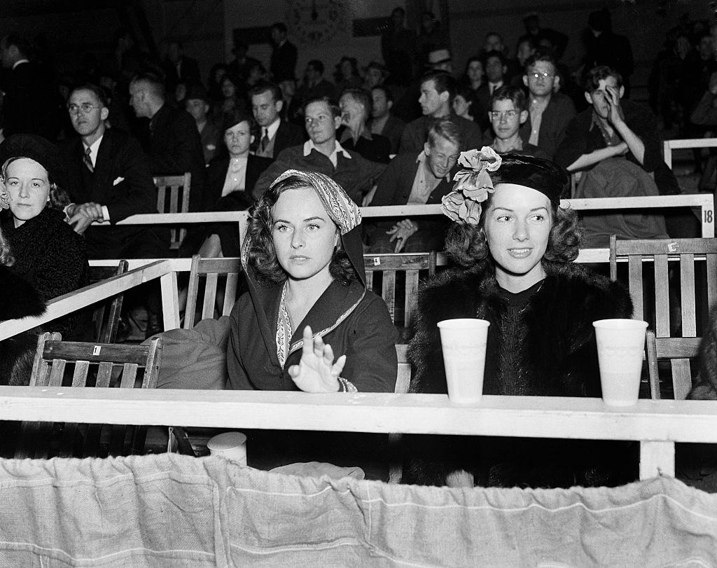 Paulette Goddard with Jinx Falkenburg, 1940.