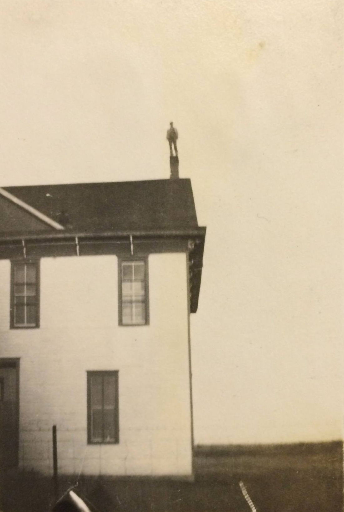 Daredevil Photos of People at The Extreme Heights from the Past that Will Make You Dizzy