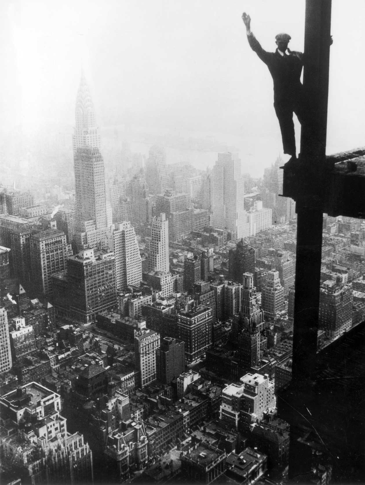 Daredevil Photos of People at The Extreme Heights from the Past that Will Make You Dizzy