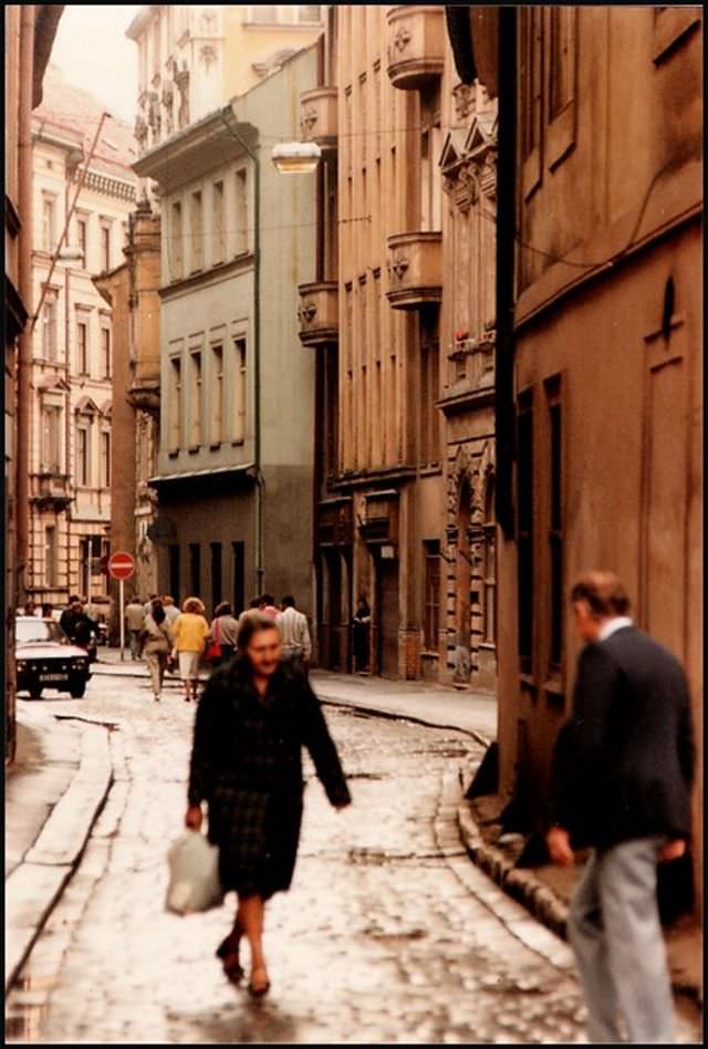 Shoppers in a quiet street linking the Charles Bridge to Old Town Square
