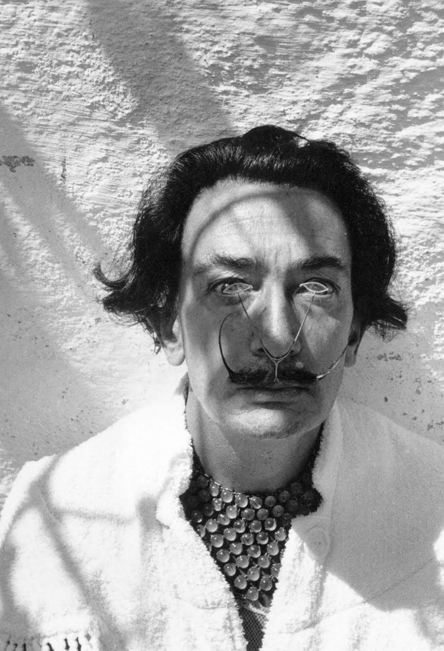 Dalí shows off some customized spectacles.