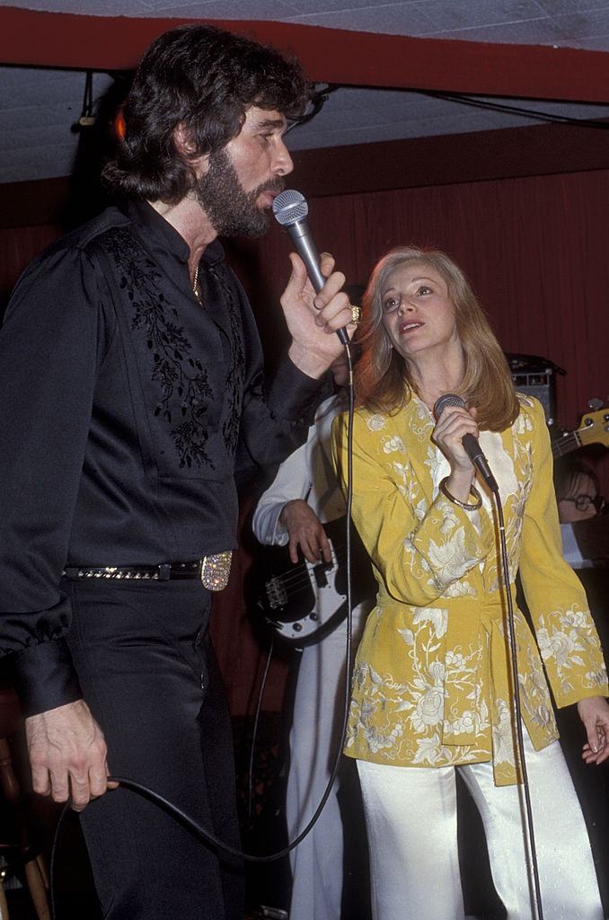 Sondra Locke performing with musician Eddie Rabbitt, 1979.s