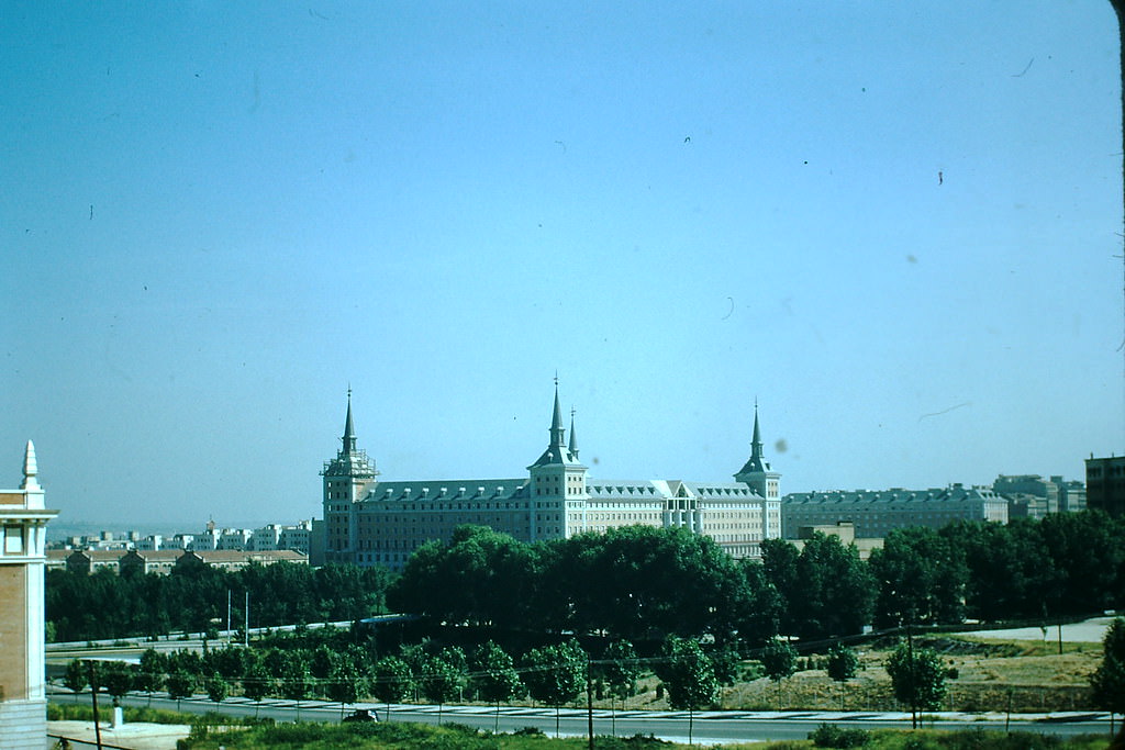 Aviation Administraion University City. Madrid, Spain, 1954