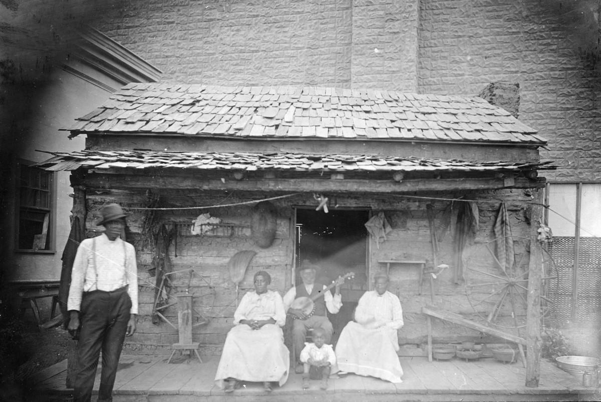 Home in the Old Plantation (Pike). Another attraction on the Pike for fairgoers.