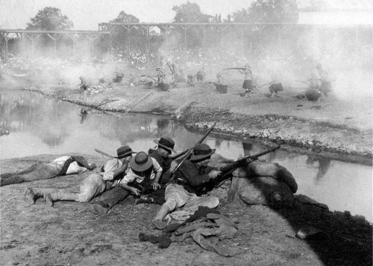 An Exciting skirmish in the Battle of Colenso, Boer War, World's Fair, St. Louis, 1904.