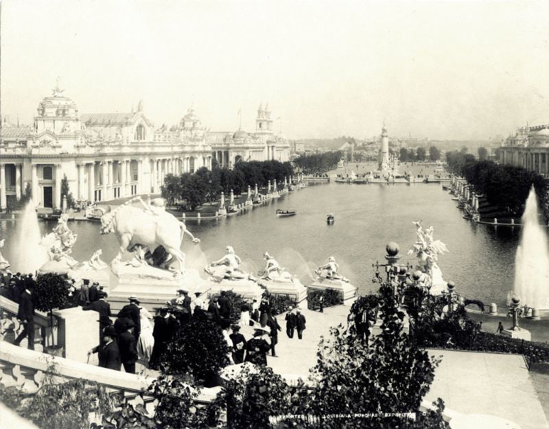 View looking north over the Grand Basin towards the Peace Monument (Louisiana Purchase Monument) at the 1904 World's Fair, 1904