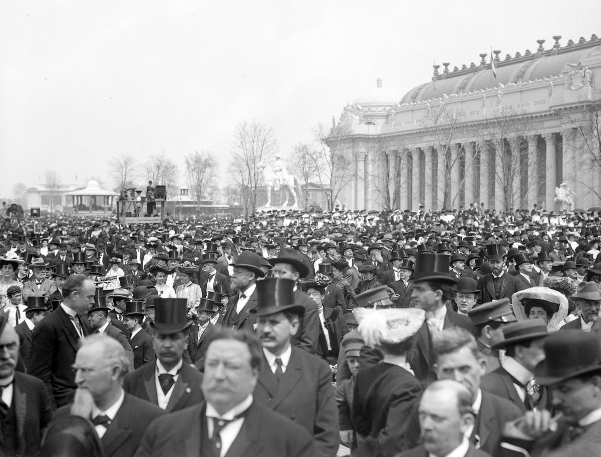 World's Fair opening-day crowds gather, with William Howard Taft in the foreground.