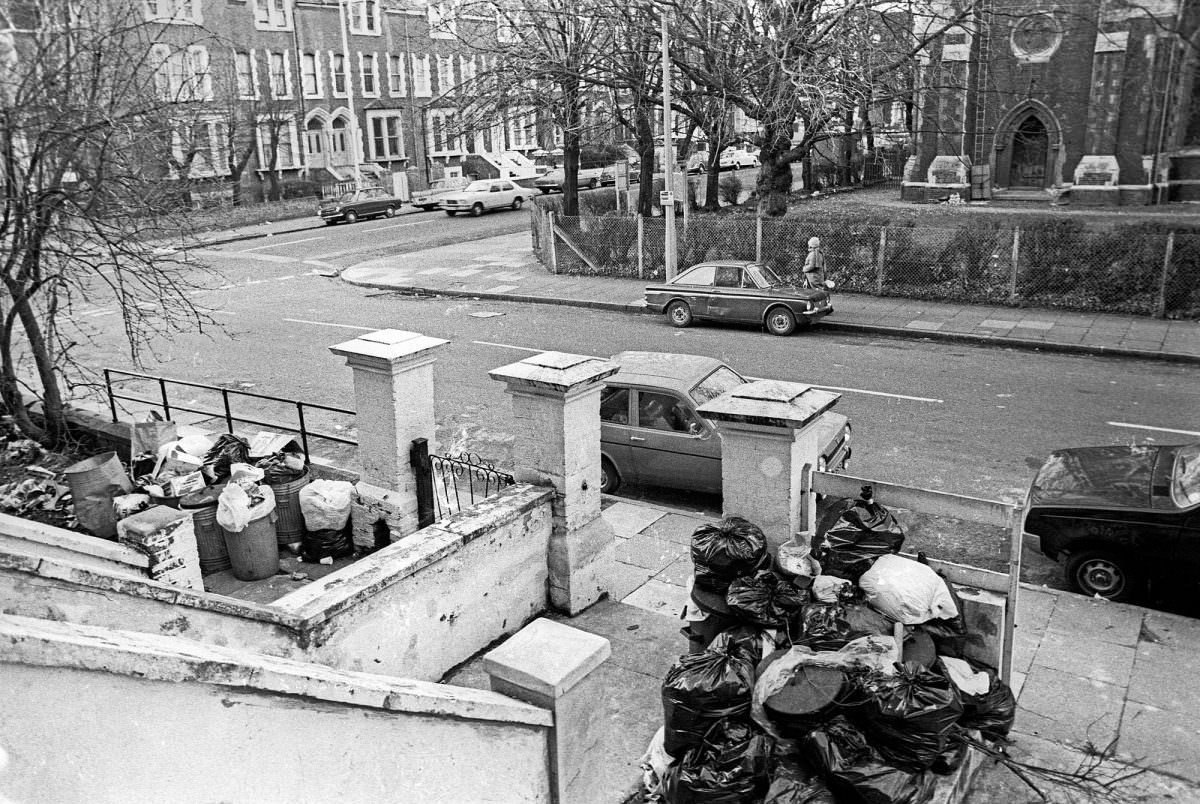 Colvestone Crescent 1979 Rubbish piling up during the Binmen’s strike