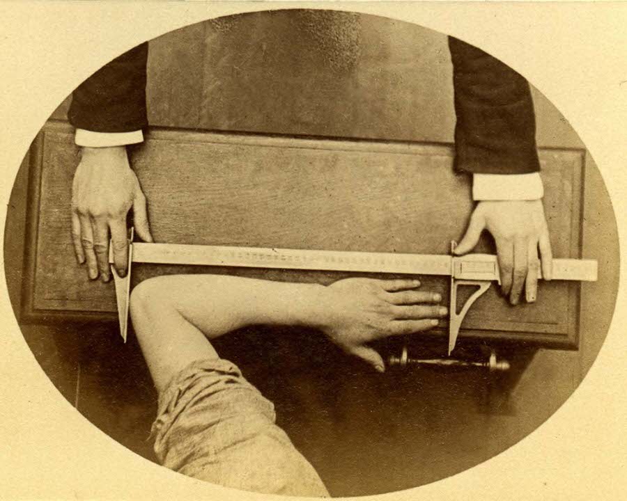 Measurement of the cubit, or length from the elbow to the end of the middle finger.