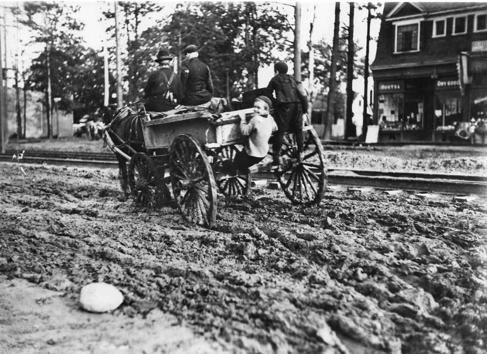 Carriage ride, 1907