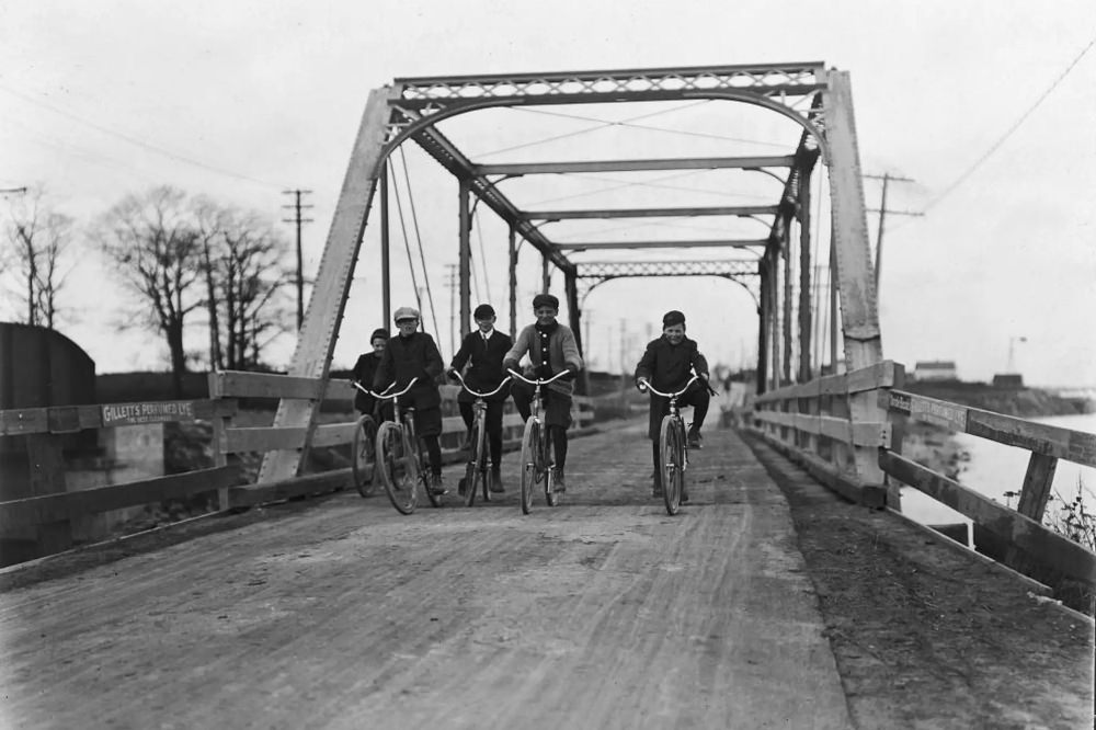 Cycling in Mimico, 1907