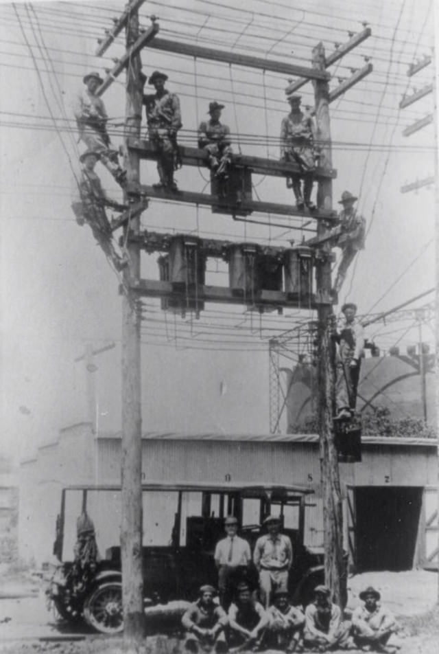 Stunning Photos of Linemen Working on Wooden Utility Poles from the Early 1900s