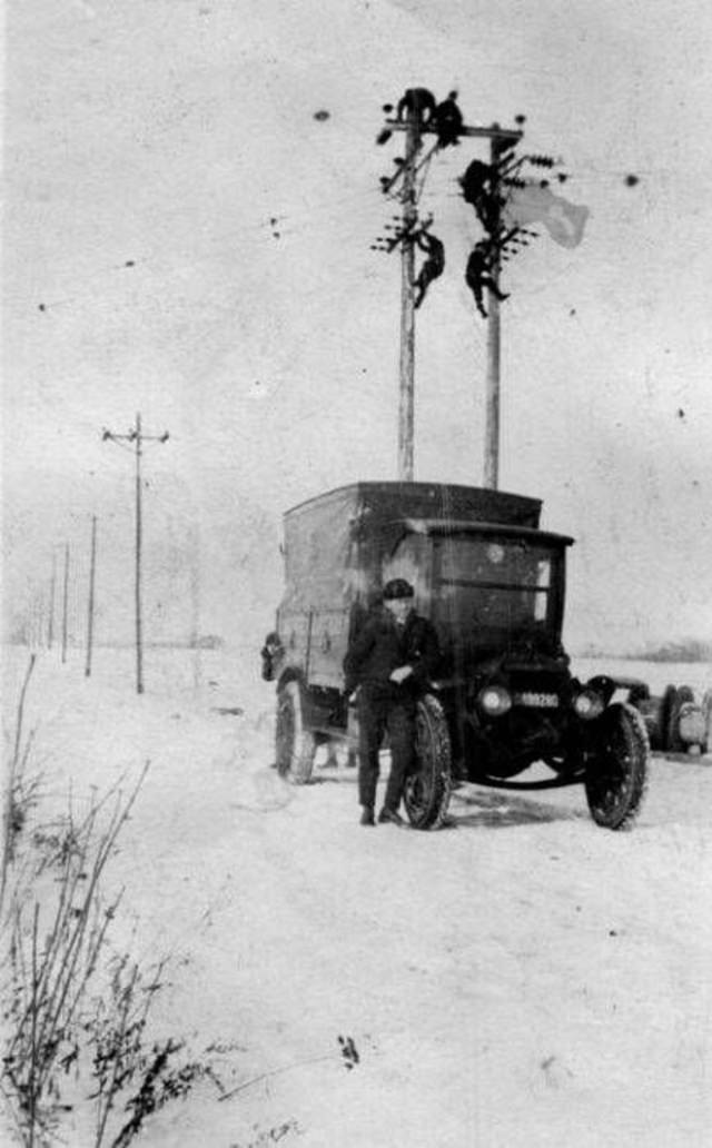 Stunning Photos of Linemen Working on Wooden Utility Poles from the Early 1900s