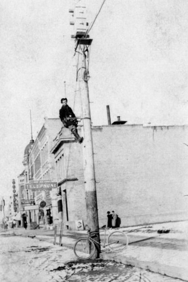 Stunning Photos of Linemen Working on Wooden Utility Poles from the Early 1900s