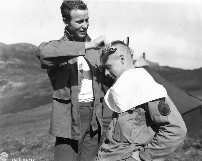 Historical Photos show Soldiers getting Haircuts during World War I