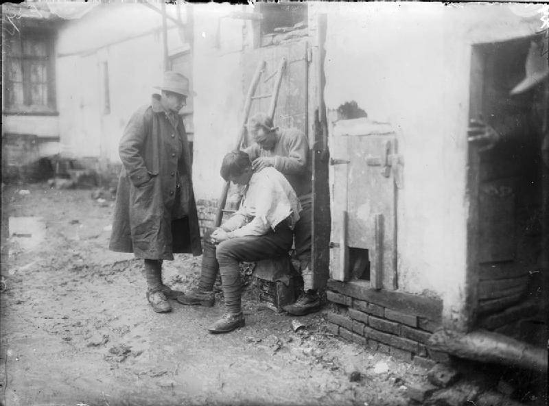 Historical Photos show Soldiers getting Haircuts during World War I