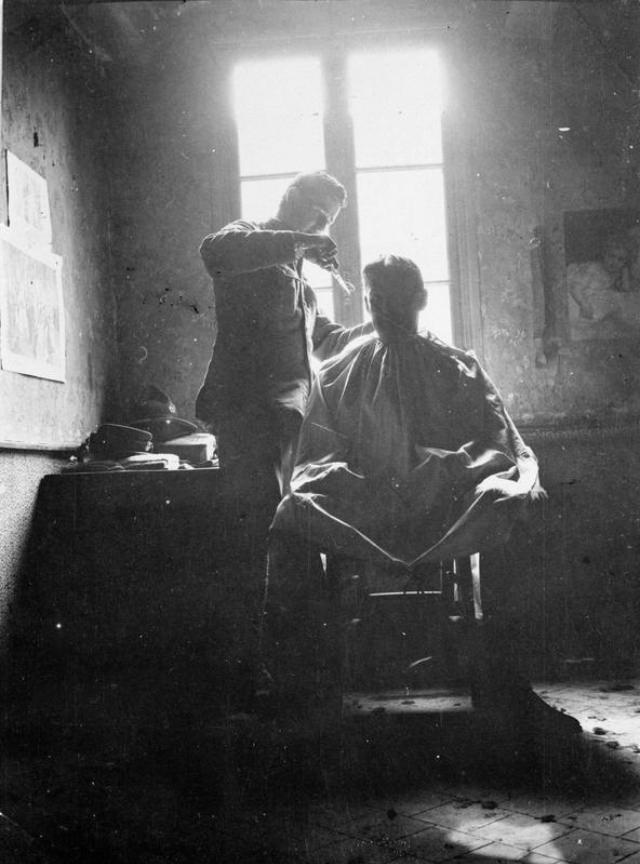 Historical Photos show Soldiers getting Haircuts during World War I