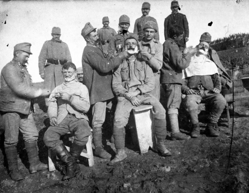 Historical Photos show Soldiers getting Haircuts during World War I