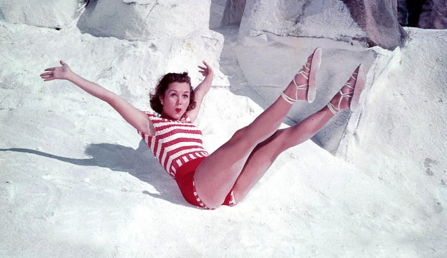 Debbie Reynolds: Life Story and Gorgeous Photos When she was Young