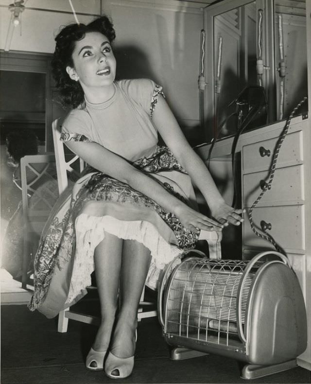 Gorgeous Photos of 16-year-old Elizabeth Taylor during the filming of 'A Date with Judy,' 1948