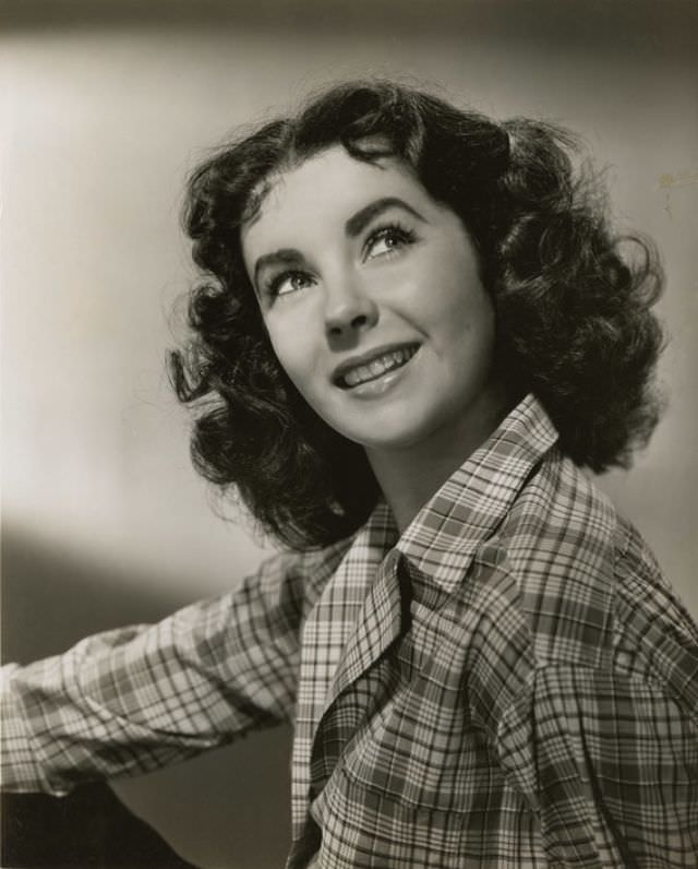 Gorgeous Photos of 16-year-old Elizabeth Taylor during the filming of 'A Date with Judy,' 1948