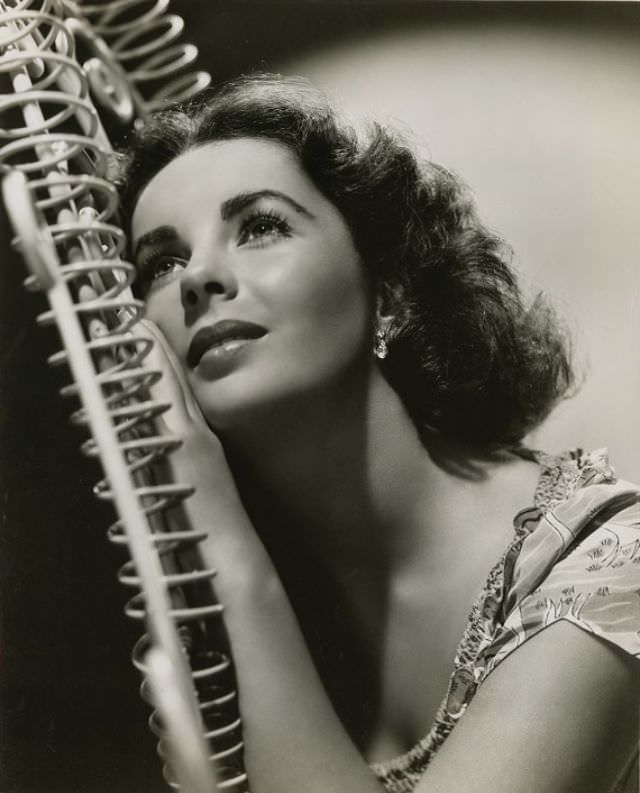 Gorgeous Photos of 16-year-old Elizabeth Taylor during the filming of 'A Date with Judy,' 1948