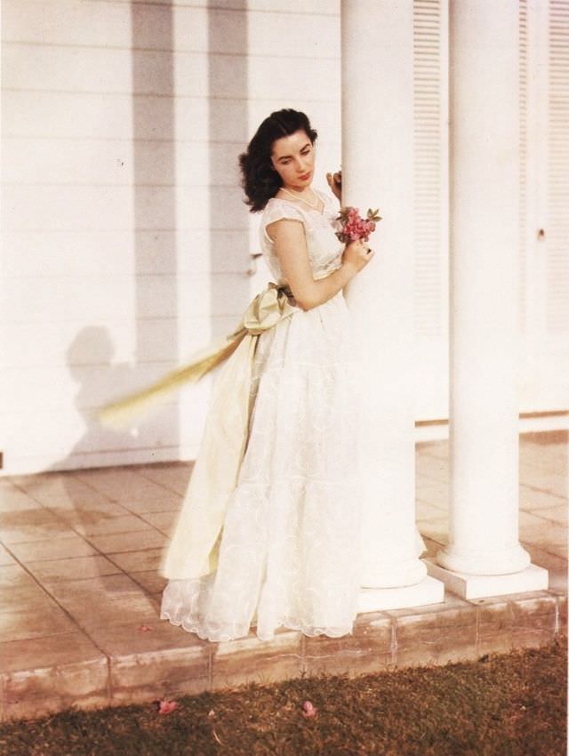 Gorgeous Photos of 16-year-old Elizabeth Taylor during the filming of 'A Date with Judy,' 1948