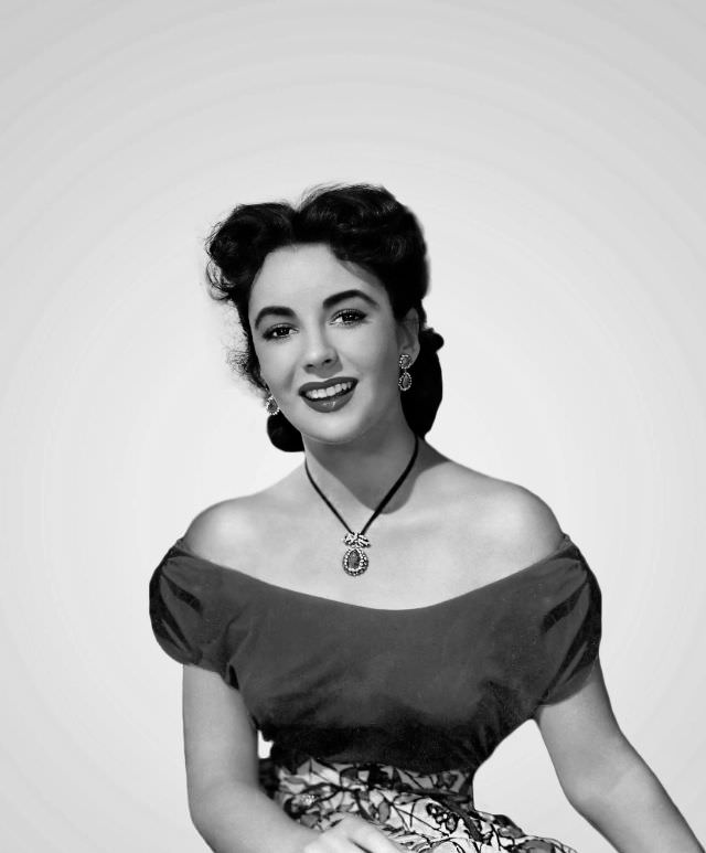 Gorgeous Photos of 16-year-old Elizabeth Taylor during the filming of 'A Date with Judy,' 1948